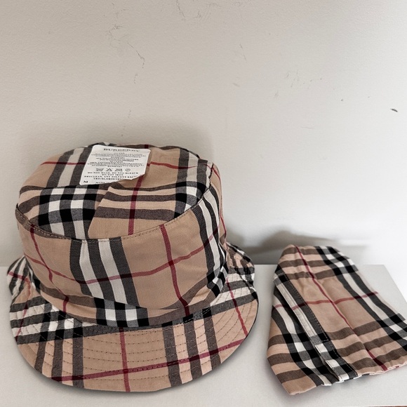 Burberry Reversible Black and Beige Bucket Hat Medium - Picture 4 of 6